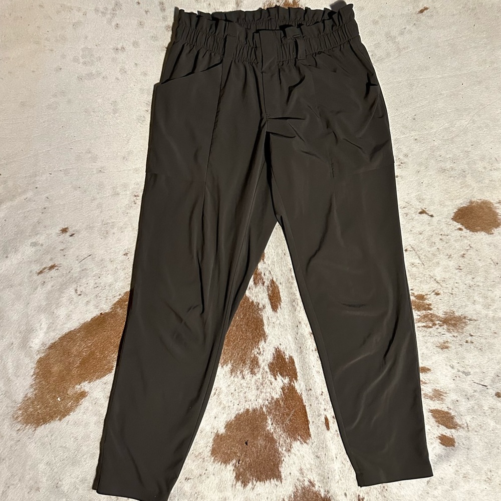 Athleta Light Weight Stretchy Black Casual Jogger Pants Size 6